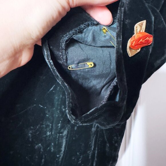 Black Velvet with Removable Roses Maggy London Mini Dress - Picture 3 of 4